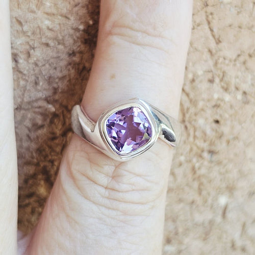 Amethyst Faceted Ring | Purple diamond