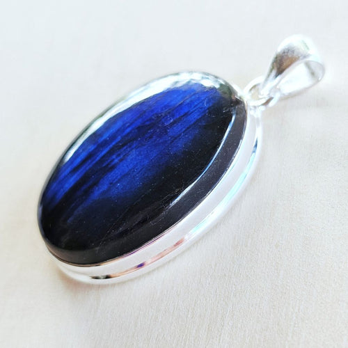 Blue Labradorite Pendant | Aurora Within