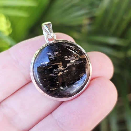 Nuummite Pendant | The Wayshower