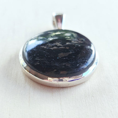 Nuummite Pendant | The Wayshower