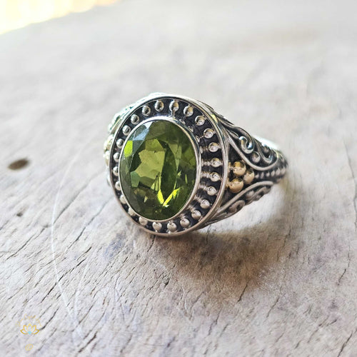 Peridot Faceted Ring | Inner Clarity