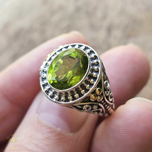 Peridot Faceted Ring | Inner Clarity