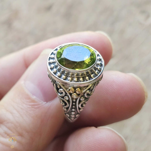 Peridot Faceted Ring | Inner Clarity