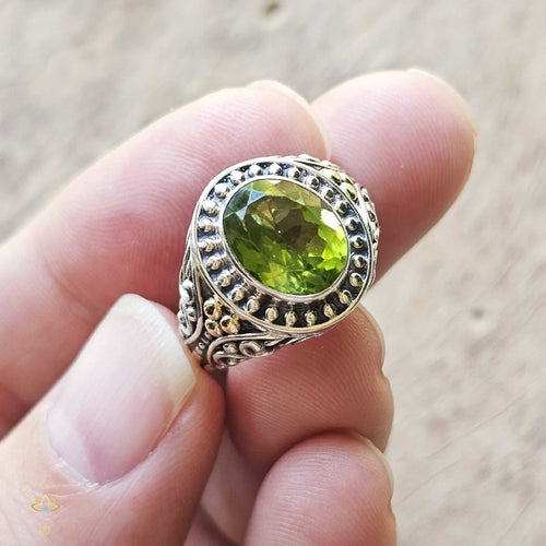 Peridot Faceted Ring | Inner Clarity