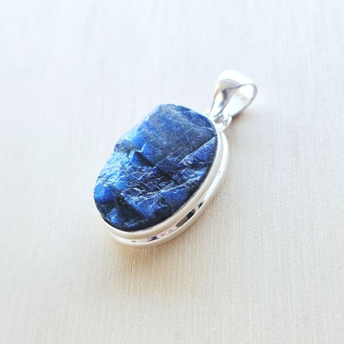 Raw Blue Labradorite Pendant | Aurora Mystique