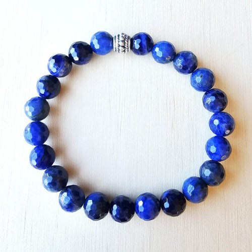 Blue gemstone bracelet opening the Throat and Third Eye Chakras