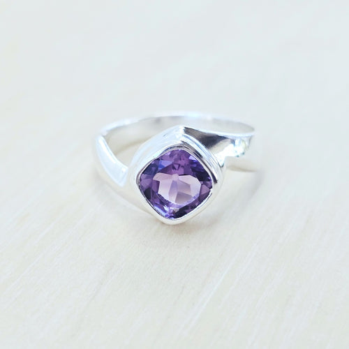Amethyst Faceted Ring | Purple diamond