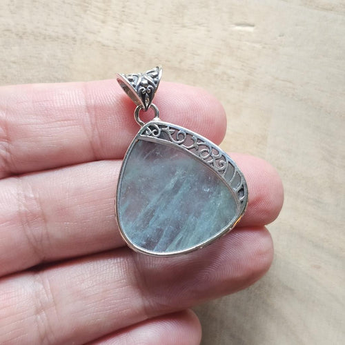 Aquamarine Pendant | Silent Communication