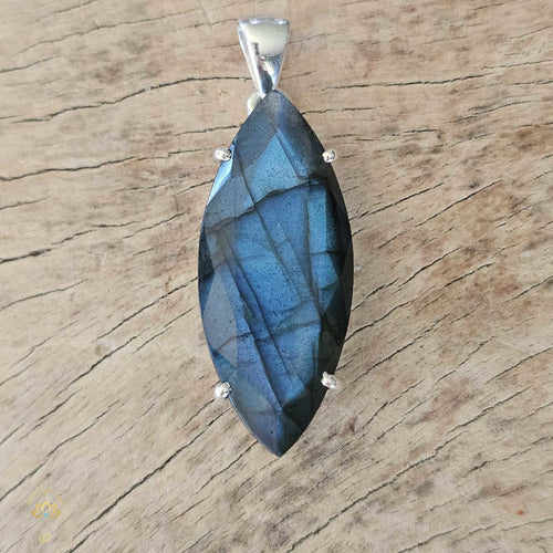 Blue Fire Faceted Labradorite Pendant | Light Guide