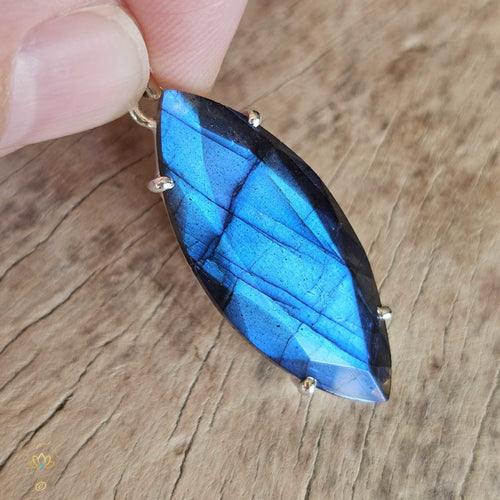 Blue Fire Faceted Labradorite Pendant | Light Guide