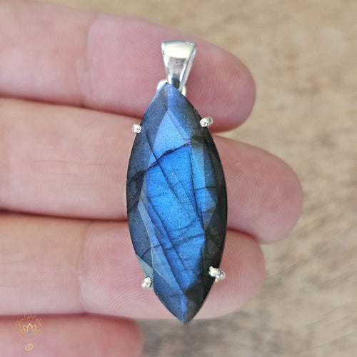 Blue Fire Faceted Labradorite Pendant | Light Guide