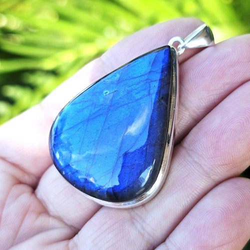 Blue Labradorite Pendant | Mystical Energy