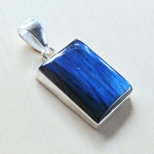 Blue Labradorite Pendant | Mystical Energy