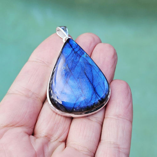 Blue Labradorite Pendant | Mystical Energy