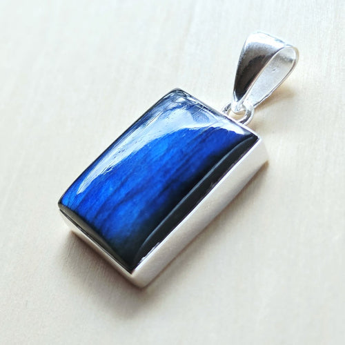 Blue Labradorite Pendant | Mystical Energy