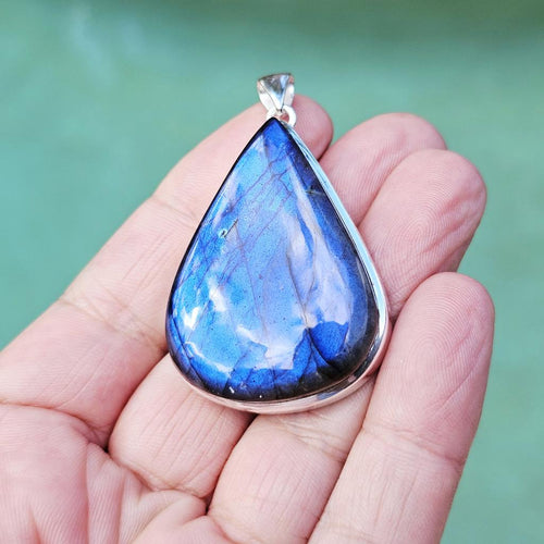 Blue Labradorite Pendant | Mystical Energy