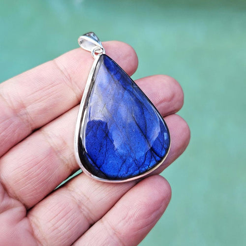 Blue Labradorite Pendant | Mystical Energy