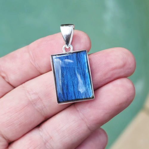 Blue Labradorite Pendant | Mystical Energy