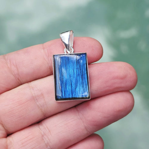 Blue Labradorite Pendant | Mystical Energy