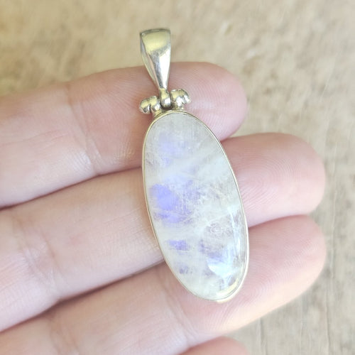 Blue Moonstone Pendant | Soothing Vibration