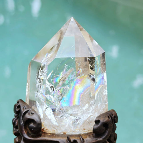 Brazilian Clear Quartz Generator on Stand | Rainbow Spectrum