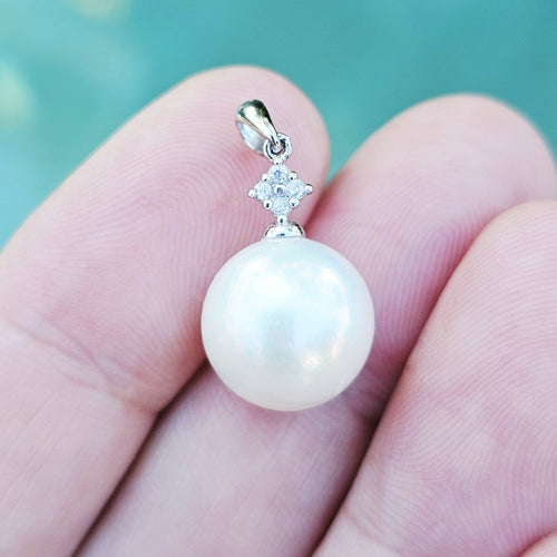 Freshwater Cultured Pearl & CZ Pendant | Pearl Radiance