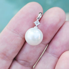 Freshwater Cultured Pearl & CZ Pendant | Pearl Radiance