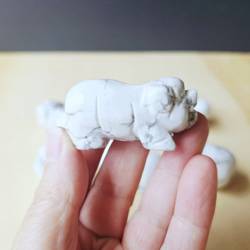 Howlite Pig | The Peaceful Prosperity Pig