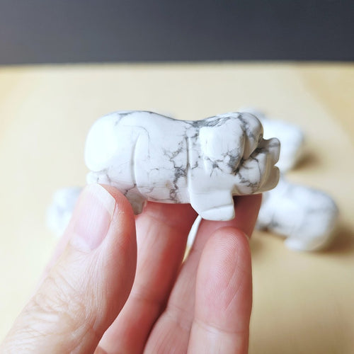 Howlite Pig | The Peaceful Prosperity Pig