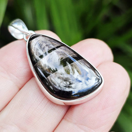 Hypersthene Pendant | The Silent Observer
