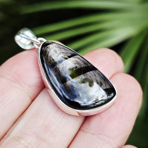 Hypersthene Pendant | The Silent Observer