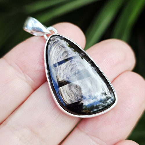 Hypersthene Pendant | The Silent Observer