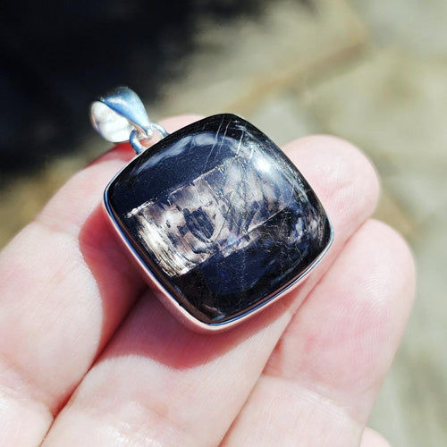 Hypersthene Pendant | Universal Mirror
