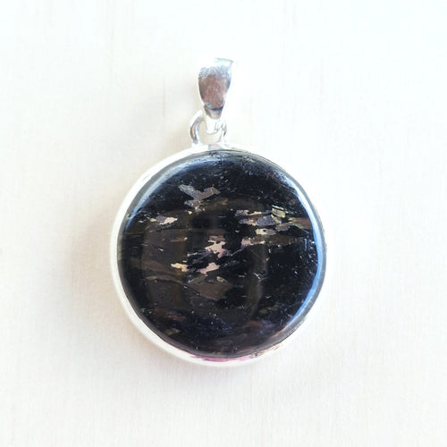 Nuummite Pendant | The Wayshower