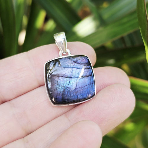 Purple Labradorite Pendant | Mystic Quadrant