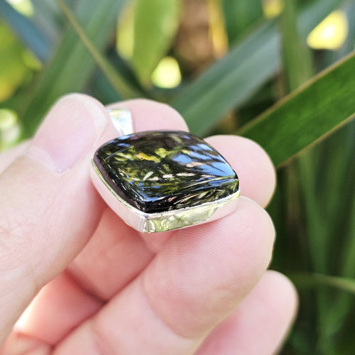 Purple Labradorite Pendant | Mystic Quadrant