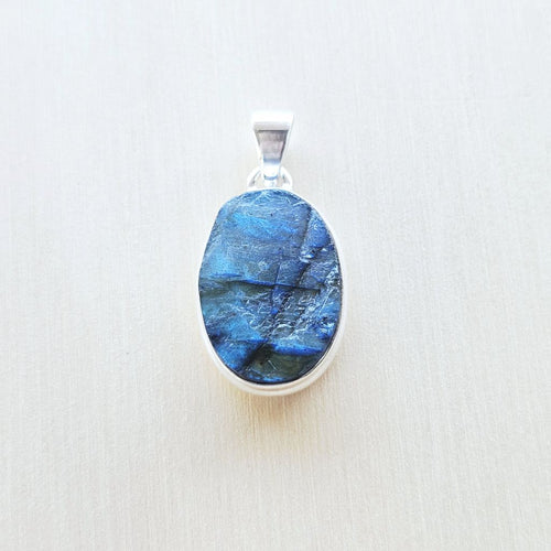 Raw Blue Labradorite Pendant | Aurora Mystique