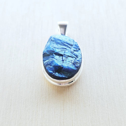 Raw Blue Labradorite Pendant | Aurora Mystique