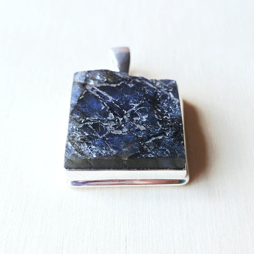 Raw Blue Labradorite Pendant | Aurora Mystique