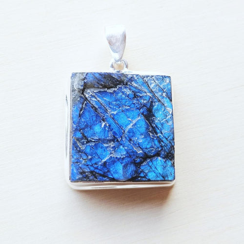 Raw Blue Labradorite Pendant | Aurora Mystique