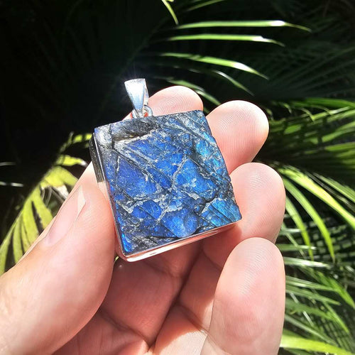 Raw Blue Labradorite Pendant | Aurora Mystique