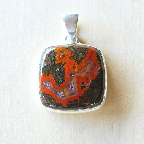 Seam Agate Pendant | Calming Presence