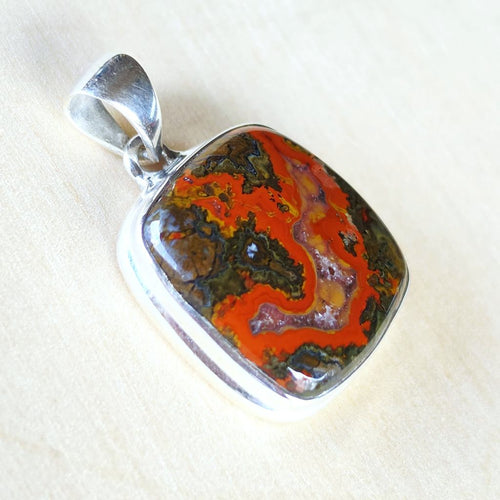 Seam Agate Pendant | Calming Presence