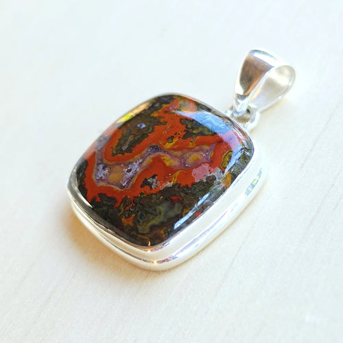 Seam Agate Pendant | Calming Presence