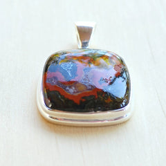 Seam Agate Pendant | Calming Presence