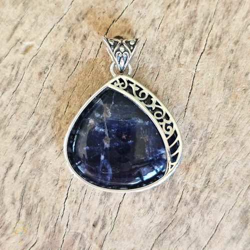 Sodalite Pendant | Intuitive Guide