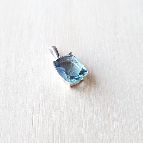 Teal Faceted Fluorite Pendant | Celestial Wave