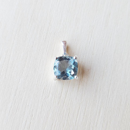 Teal Faceted Fluorite Pendant | Ocean Clarity