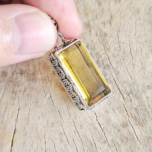 Yellow Fluorite Pendant | Inner Guidance