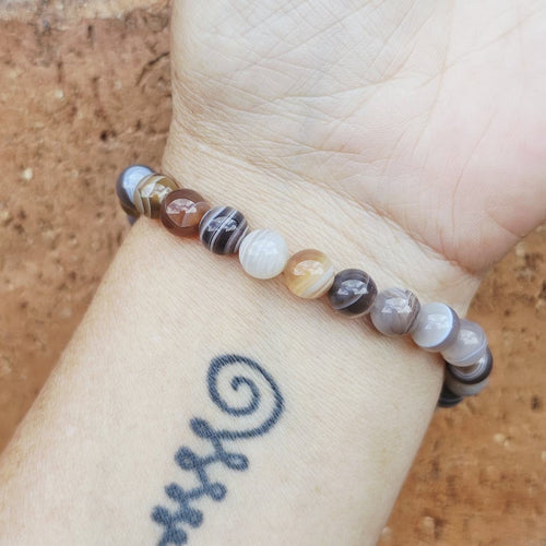 Botswana Agate bracelet on wrist – men’s and women’s stone bracelet